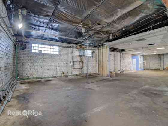 Iznomā noliktavas telpas Strenču ielā.   + kopējā platība 340 m2 + 3 fāžu elektrības pieslēgums + sl Rīga