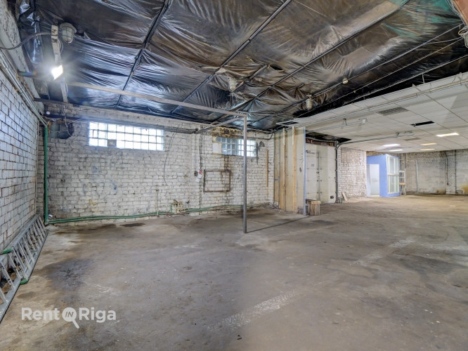 Iznomā noliktavas telpas Strenču ielā.   + kopējā platība 340 m2 + 3 fāžu elektrības Rīga - foto 5