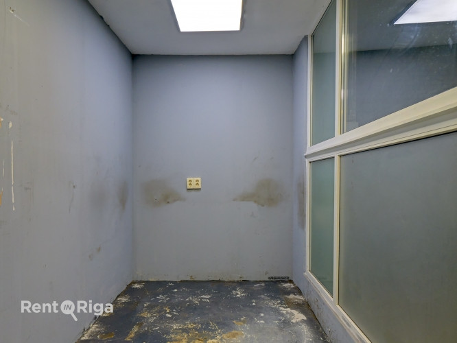 Iznomā noliktavas telpas Strenču ielā.   + kopējā platība 340 m2 + 3 fāžu elektrības Rīga - foto 9
