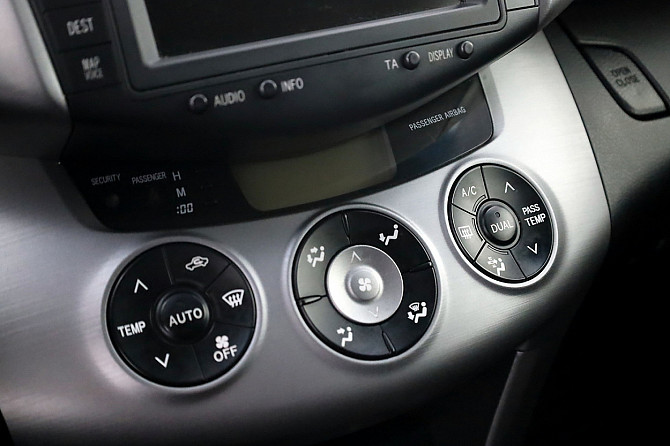 Toyota RAV4 Linea Sol 2.2 D-4D 130kW Таллин - изображение 8