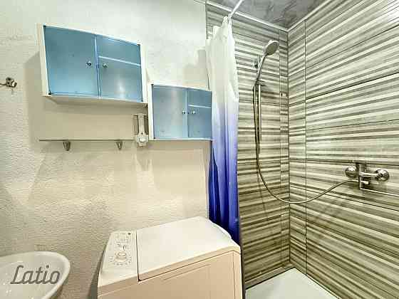 Pārdod funkcionālu vienistabas dzīvokli Teikā.
Dzīvoklī ir neliela, praktiska virtuve ar jaunām mēbe Rīga