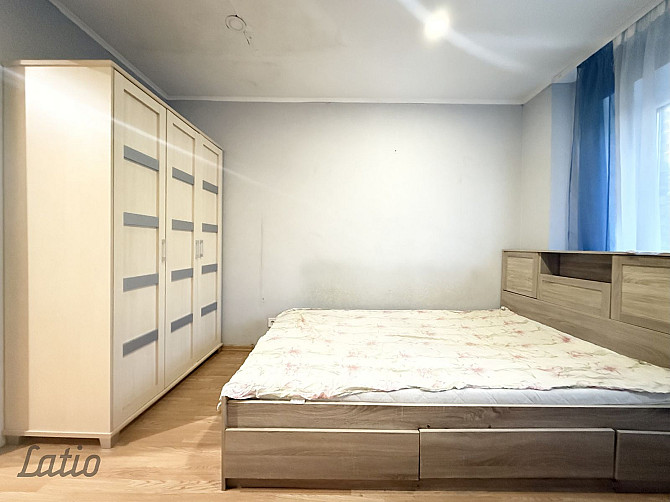 Pārdod funkcionālu vienistabas dzīvokli Teikā.
Dzīvoklī ir neliela, praktiska virtuve ar Rīga - foto 1