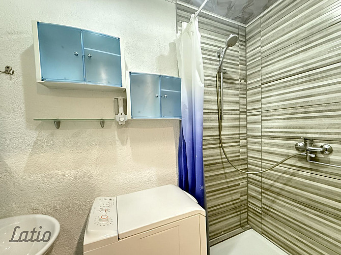 Pārdod funkcionālu vienistabas dzīvokli Teikā.
Dzīvoklī ir neliela, praktiska virtuve ar Rīga - foto 4