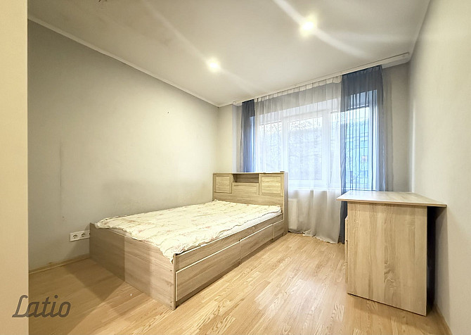 Pārdod funkcionālu vienistabas dzīvokli Teikā.
Dzīvoklī ir neliela, praktiska virtuve ar Rīga - foto 3