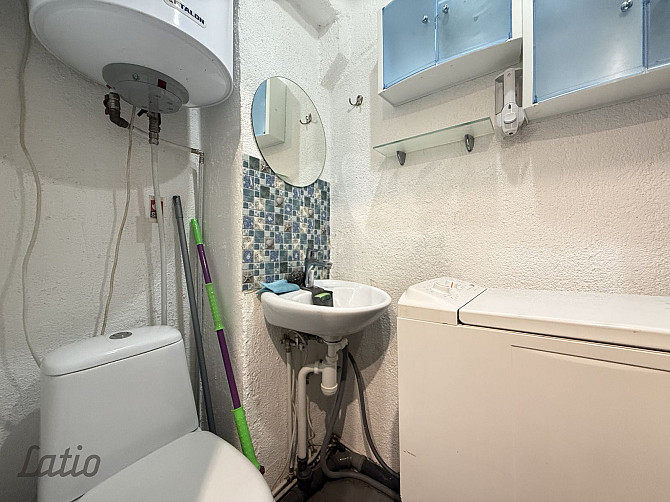 Pārdod funkcionālu vienistabas dzīvokli Teikā.
Dzīvoklī ir neliela, praktiska virtuve ar Rīga - foto 5