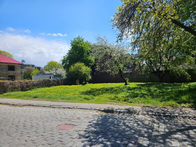 Pārdod zemesgabalu ar plašām attīstības iespējām Jersikas ielā 6, Rīgā.  Tiek piedāvāta Rīga - foto 2