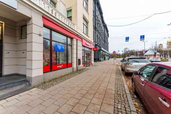 Помещения доступны для аренды в очень активном месте.  + 246 м на первом этаже, 89 м в Рига