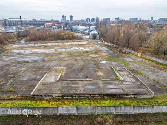 Предлагается участок земли по улице ILZENES.  + Подъезд к железнодорожному вокзалу; + Рига