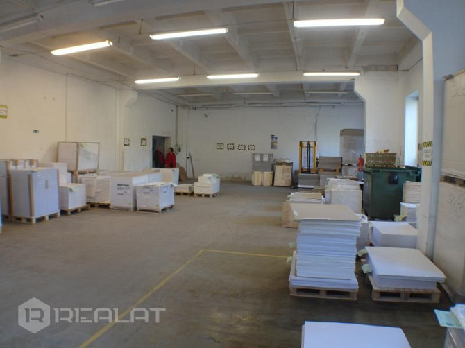 Nomā siltinātu un apkurināmu angāru Rīgā 970m2, 6m automātiski paceļamie vārti. Ir liela Rīga - foto 19