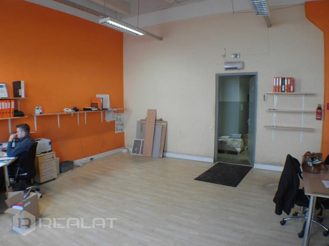 Nomā siltinātu un apkurināmu angāru Rīgā 970m2, 6m automātiski paceļamie vārti. Ir liela Rīga - foto 20