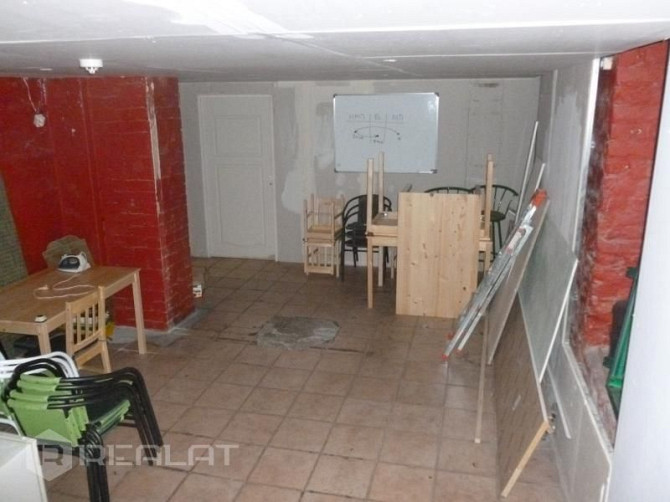 Nomai tiek piedāvātas veikala telpas attīstīta biznesa parka teritorijā. Māja un mājas Rīga - foto 13