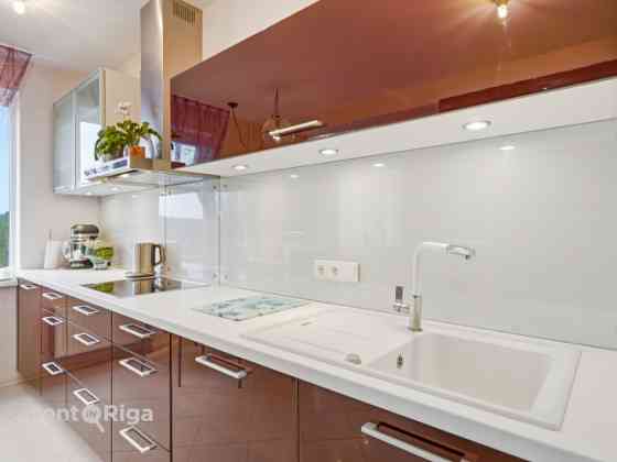 Качественная и эстетичная 3-комнатная квартира с продуманным дизайном и красивым Ogre un Ogres novads