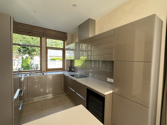 Tiek izīrēta eleganta māja Bulduros, tikai pāris soļu attālumā no viesnīcas Lielupe, kā Jūrmala - foto 7