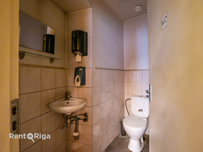 Kafejnīcas telpas ar ventilācijas sistēmu.  Telpas sastāv no klientu zāles 30 kvm, virtuves Rīga - foto 4