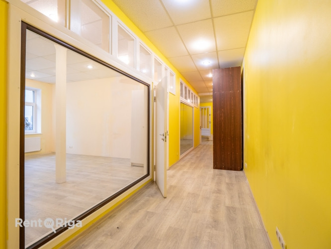 Trīs kabineti ar koridori un WC.  Visas kabineti izolēti. Kabineti no 13 - 21 kvm, sava tualete un k Рига - изображение 7