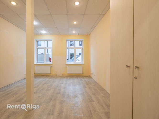 Trīs kabineti ar koridori un WC.  Visas kabineti izolēti. Kabineti no 13 - 21 kvm, sava tualete un k Рига - изображение 4