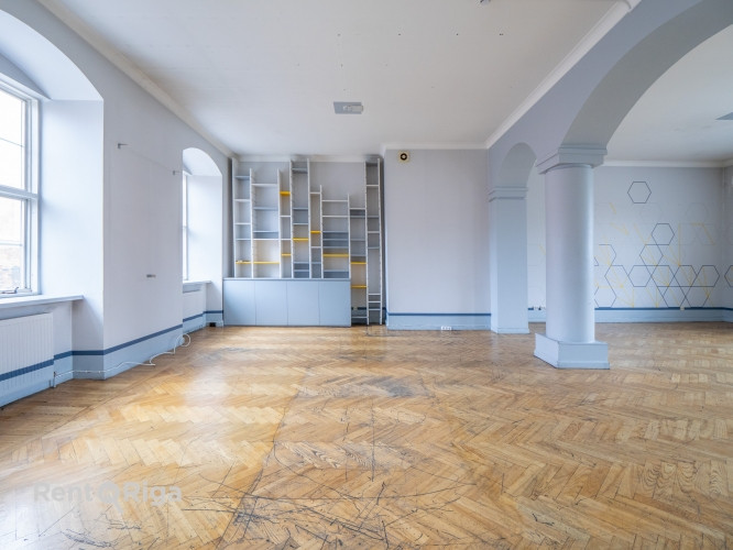 Zāle Jēkaba kazarmās.  Viena liela telpa, kas atrodas 2.stāvā. Kopīga ieeja un trepju telpa Rīga - foto 5