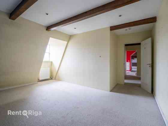 Bijušās hosteļa telpas Jēkaba kazarmās. Iespējams izveidot arī biroju.  Telpu lietošanas kods: biroj Рига