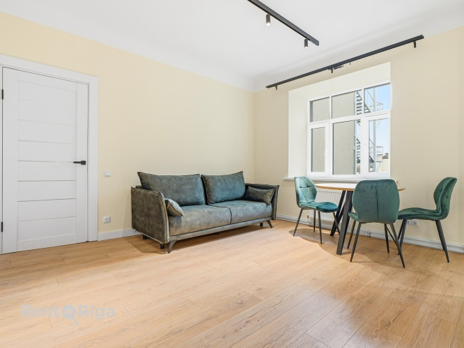 Ekskluzīva iespēja - ar augstas kvalitātes apdari dzīvoklis pašā Rīgas sirdī!  Plānojums: Rīga - foto 2