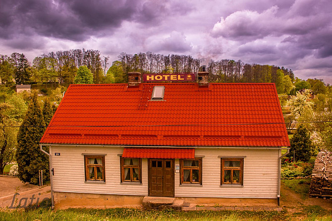 Pārdod lielisku investīciju objektu - ēku Talsos, ainaviskā vietā ar skatu uz Talsu ezeru, kur Talsi un Talsu novads - foto 1