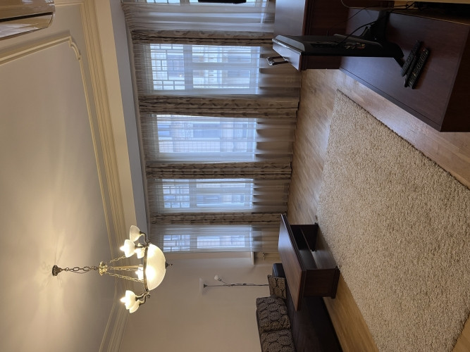 Elegantais dzīvoklis, kas atrodas vēsturiskā ēkā Stabu ielā, piedāvā mūsdienu ērtības un Rīga - foto 3