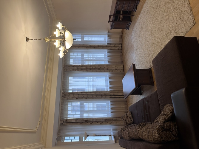 Elegantais dzīvoklis, kas atrodas vēsturiskā ēkā Stabu ielā, piedāvā mūsdienu ērtības un Rīga - foto 4