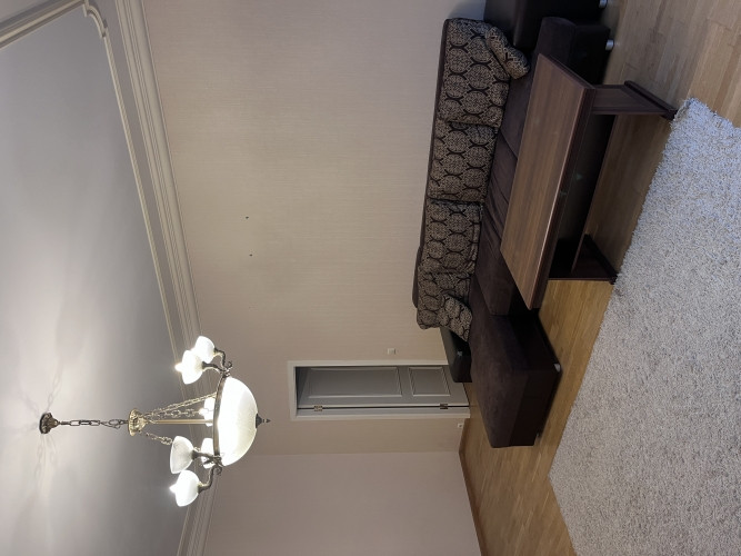 Elegantais dzīvoklis, kas atrodas vēsturiskā ēkā Stabu ielā, piedāvā mūsdienu ērtības un Rīga - foto 7