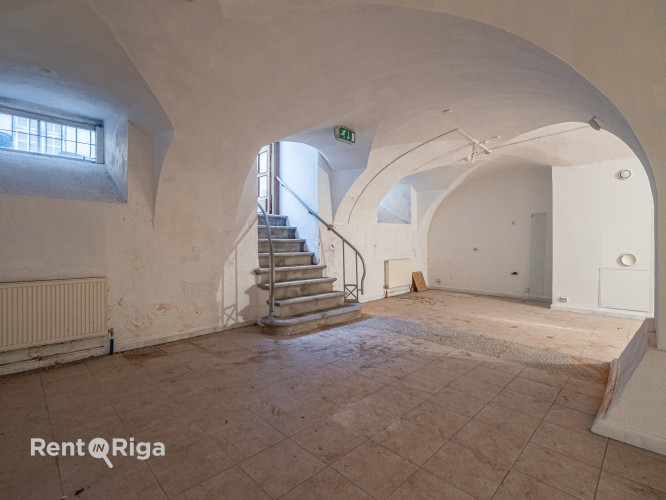 Puspagraba veikala telpas Jēkaba kazarmās.  Telpas sastāv no 1 lielas zāles un palīgtelpas.  Tualete Рига - изображение 3