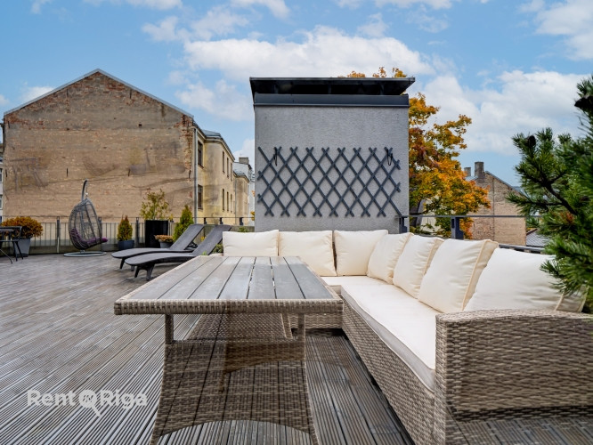 Izīrē elegantu augšstāva dzīvokli ar iespaidīgu 60 m terasi klusajā centrā  Antonijas Rīga - foto 7