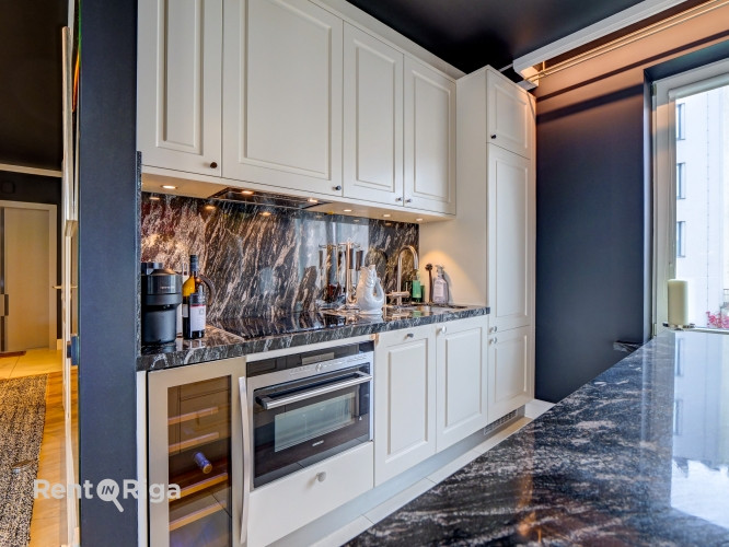 Izīrē elegantu augšstāva dzīvokli ar iespaidīgu 60 m terasi klusajā centrā  Antonijas Rīga - foto 9