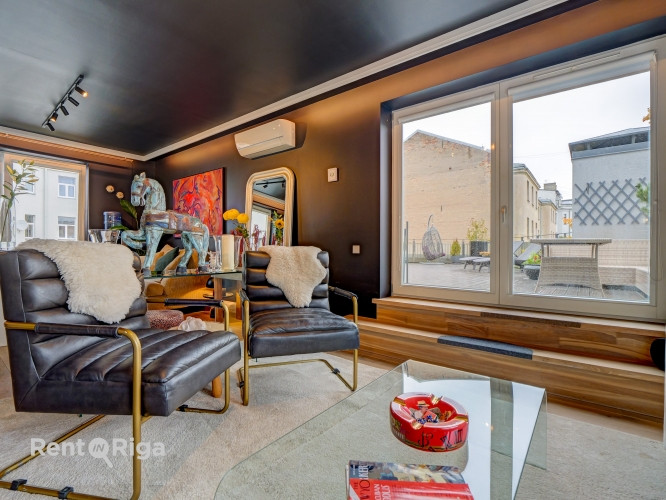 Izīrē elegantu augšstāva dzīvokli ar iespaidīgu 60 m terasi klusajā centrā  Antonijas Rīga - foto 3
