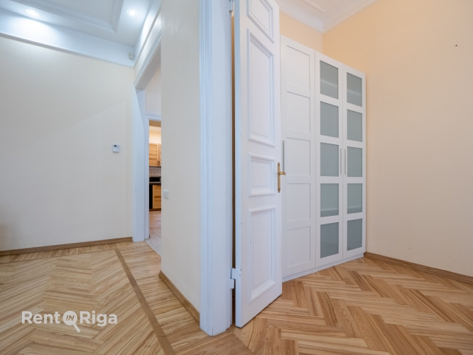 Skaists 3 istabu dzīvoklis renovētā pirmskara ēkā prestižajā Alberta ielā, Rīgas Klusajā Rīga - foto 8