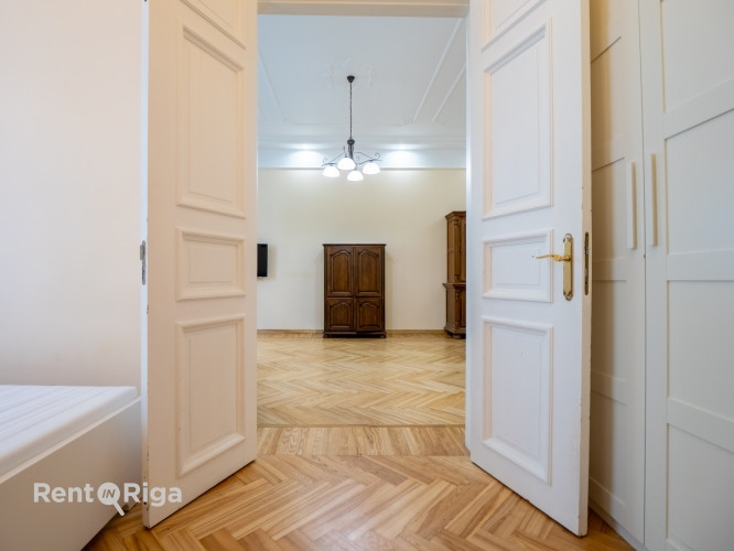 Skaists 3 istabu dzīvoklis renovētā pirmskara ēkā prestižajā Alberta ielā, Rīgas Klusajā Rīga - foto 7