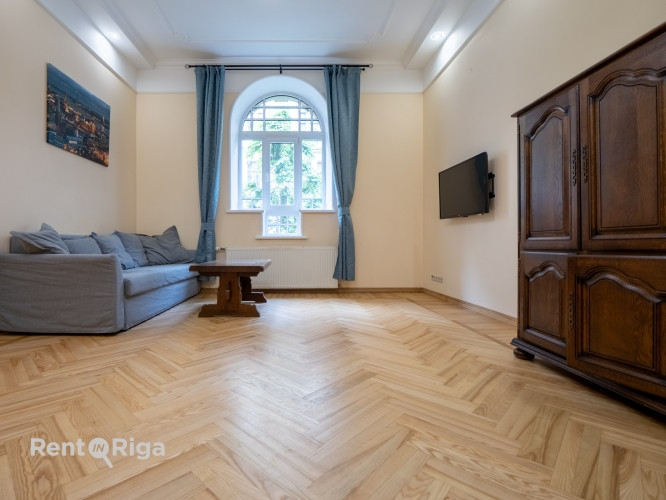 Skaists 3 istabu dzīvoklis renovētā pirmskara ēkā prestižajā Alberta ielā, Rīgas Klusajā Rīga - foto 3