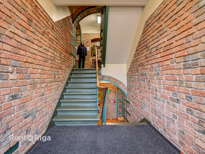 Ekskluzīva iespēja - birojs ar labu lokāciju un iekļautu parkingu!  Izīrē pilnībā Rīga - foto 9