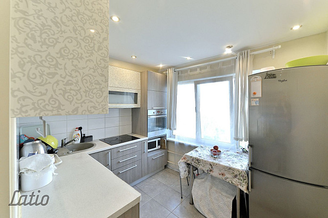 Pārdod mēbelētu, siltu, gaišu, četristabu dzīvokli labā stāvoklī, trīs izolētas Rīga - foto 4