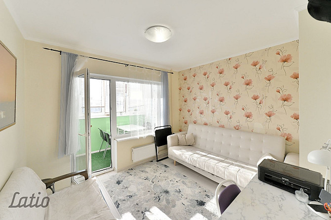 Pārdod mēbelētu, siltu, gaišu, četristabu dzīvokli labā stāvoklī, trīs izolētas Rīga - foto 5