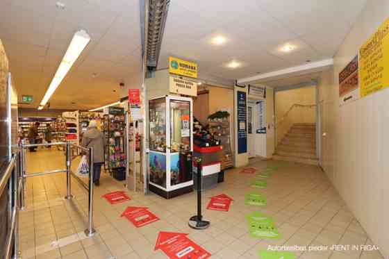 Izīrē telpas tirdzniecības centrā "Maxima" Ziepniekkalnā. Telpas izvietotas ēkas otrajā stāvā ar iee Rīga