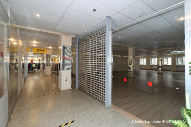 Izīrē telpas tirdzniecības centrā 