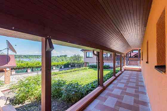 Tiek pārdots ekskluzīvs un unikāls īpašums pašā Daugavas krastā, kas sastāv no divām dzīvojamām mājā Ķekavas pagasts