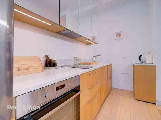 Красивая фасадная квартира в полностью реновированном доме. Квартира полностью Рига