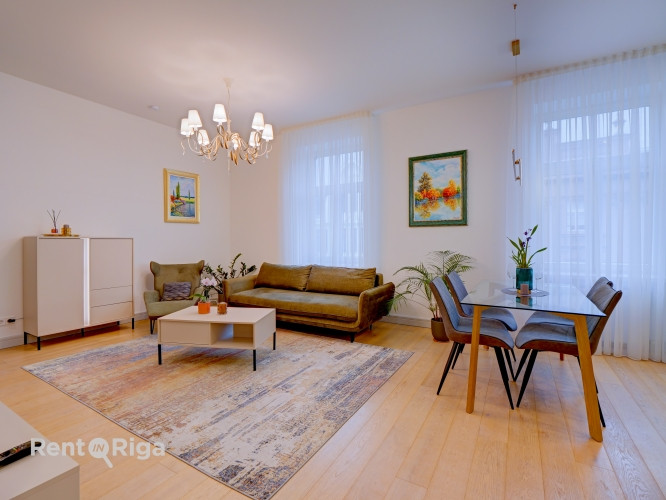 Красивая фасадная квартира в полностью реновированном доме. Квартира полностью Рига - изображение 1