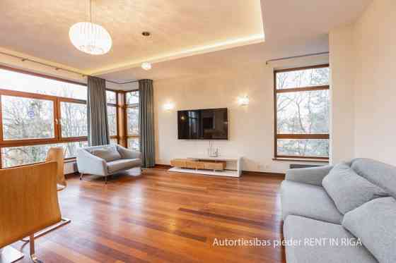 Сдается просторная четырехкомнатная квартира (138 кв.м) с большой террасой и Rīga