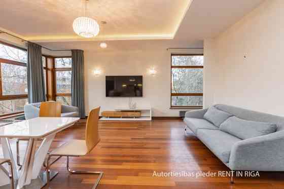 Сдается просторная четырехкомнатная квартира (138 кв.м) с большой террасой и Rīga