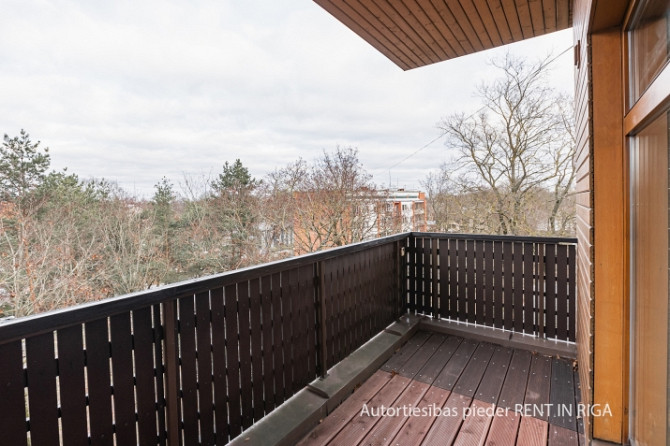 Tiek izīrēts plašs divstāvu 4 istabu dzīvoklis (138 kv m) ar lielu terasi un balkonu (kopējā Rīga - foto 7