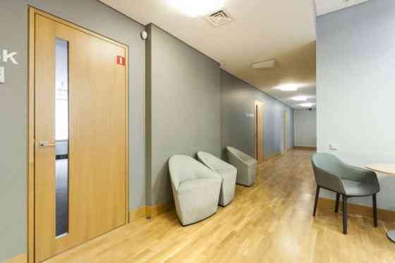 Kvalitatīvs un gaišs birojs pilsētas centrā.  Skolas iela 11, starp Dzirnavu un Lāčplēša ielām. Reno Rīga