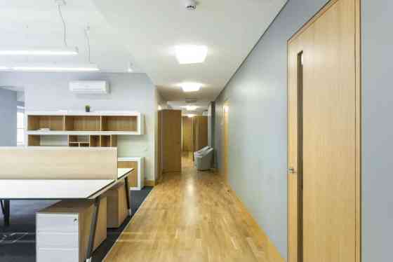 Kvalitatīvs un gaišs birojs pilsētas centrā.  Skolas iela 11, starp Dzirnavu un Lāčplēša ielām. Reno Rīga