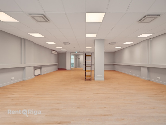 Office premises in a well-maintained office building at Meierovica Boulevard 16, just a one-minute w Рига - изображение 13
