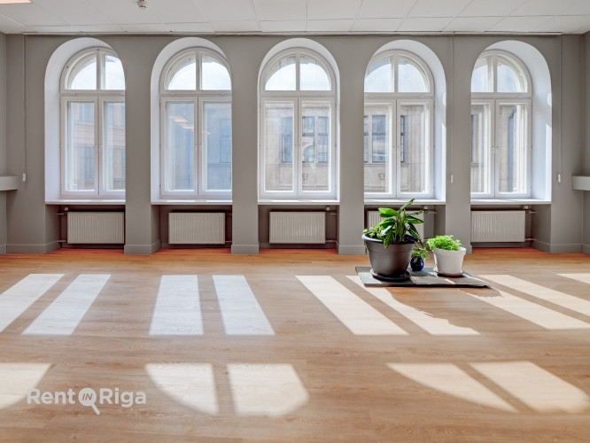 Office premises in a well-maintained office building at Meierovica Boulevard 16, just a one-minute w Рига - изображение 12