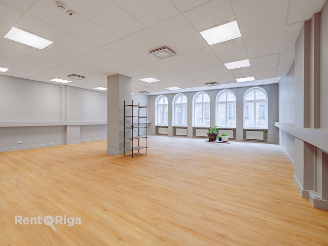 Office premises in a well-maintained office building at Meierovica Boulevard 16, just a one-minute w Рига - изображение 10